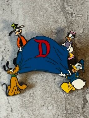 DISNEY BLANKET TOSS DONALD PLUTO GOOFY PIN 2002